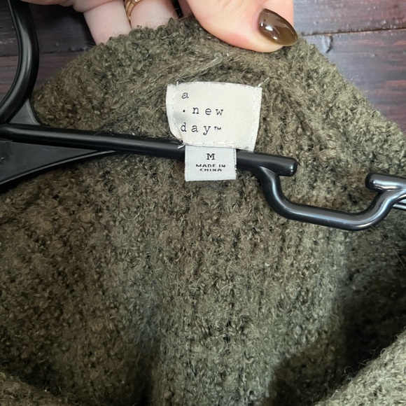 Oversized Wool-blend Sweater with Hood - Picture 5 of 5